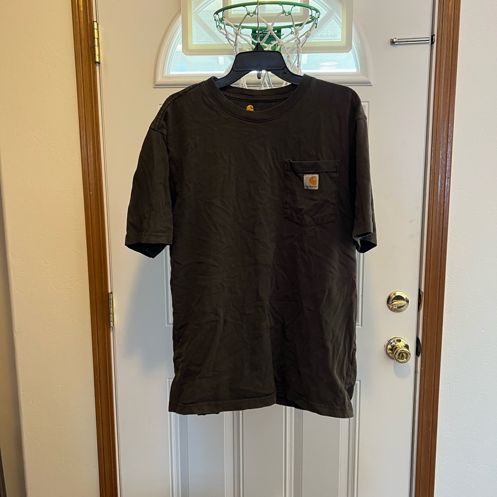 Carhartt Men's Dark Brown Short Sleeve Tee with pocket M fits like a large